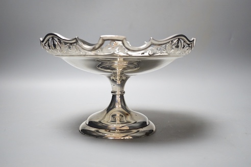 An Edwardian silver pedestal bowl, with pierced border, Martin, Hall & Co, Sheffield, 1908, diameter 25cm, 20.5oz.